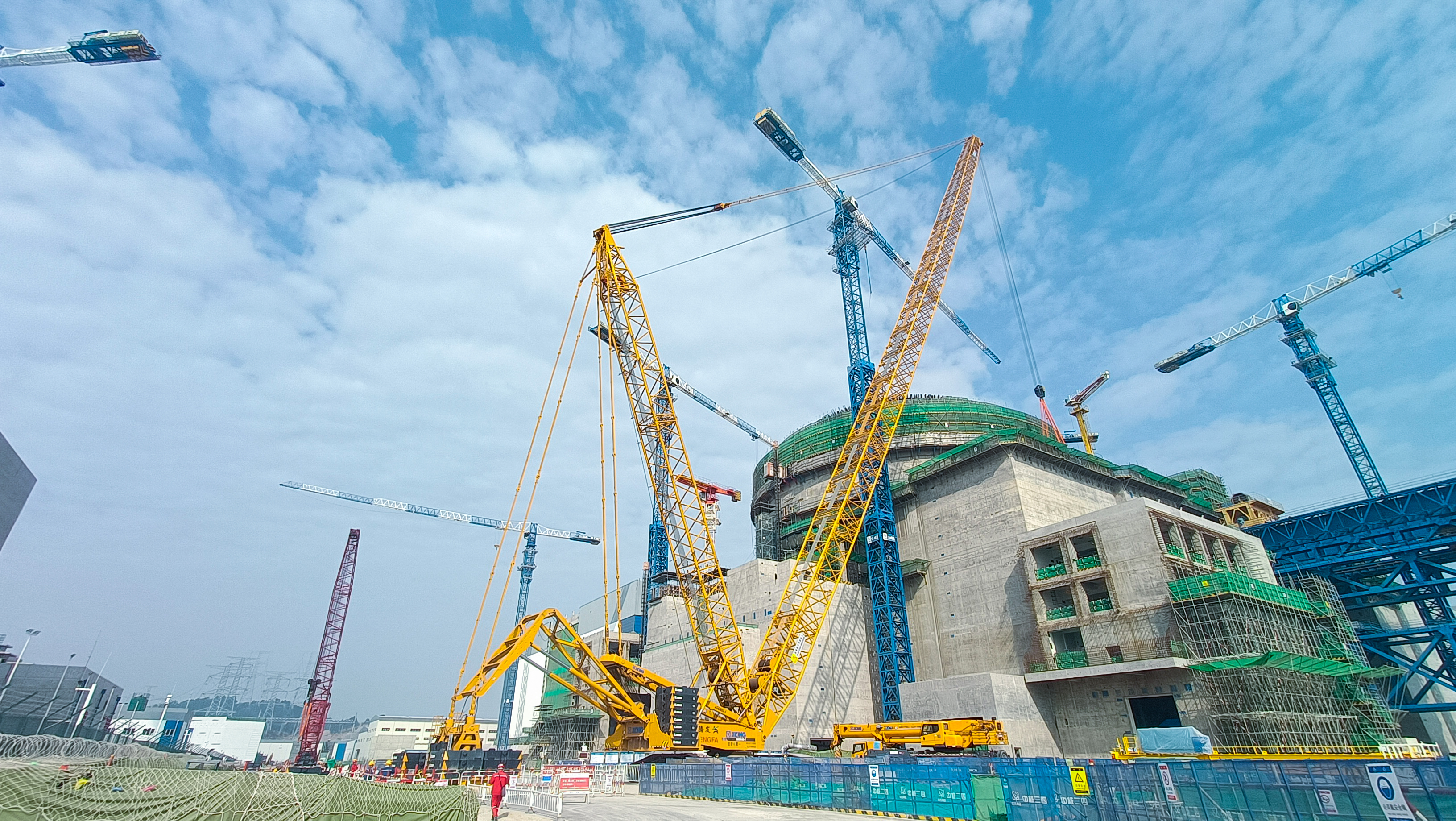 “稳”字当头！8827太阳集团XGC800-I履带起沉机助建福建大型核电项目