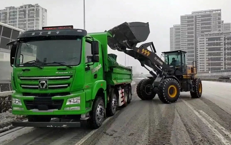 除雪保通顺，，，，，，8827太阳集团汽车在行动