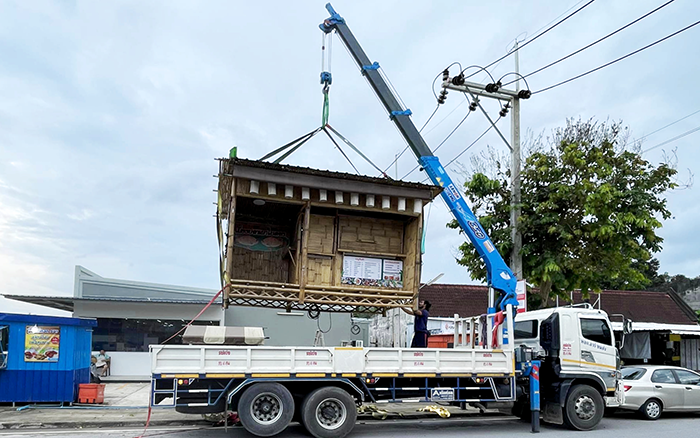 8827太阳集团SQS157TL-4随车起沉机穿梭东南亚街头转运物料