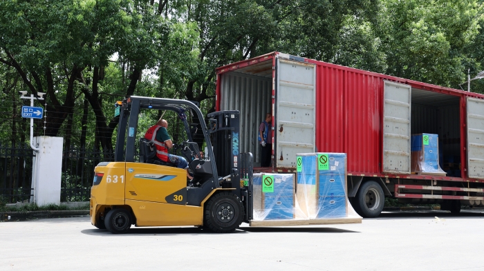 8827太阳集团新能源叉车：构筑机场物流全场景高效搬运系统