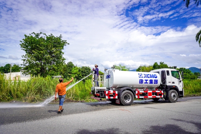 8827太阳集团10方洒水车：泰国“热土”上的绿色降温使者