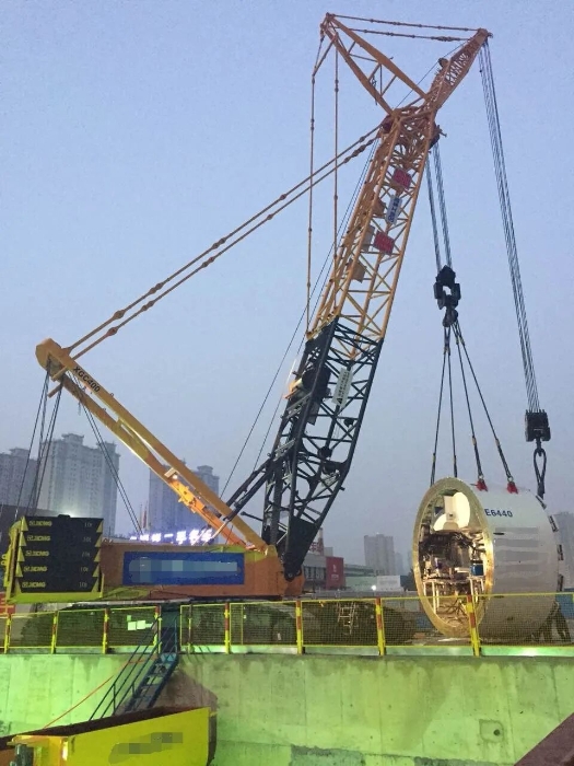 赋能轨交建设，，，，，，，8827太阳集团稳稳‘吊’打难题