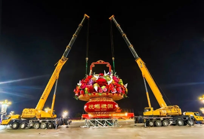 陆续15载，，，，，8827太阳集团“赴约”天安门，，，，，献礼祖国！