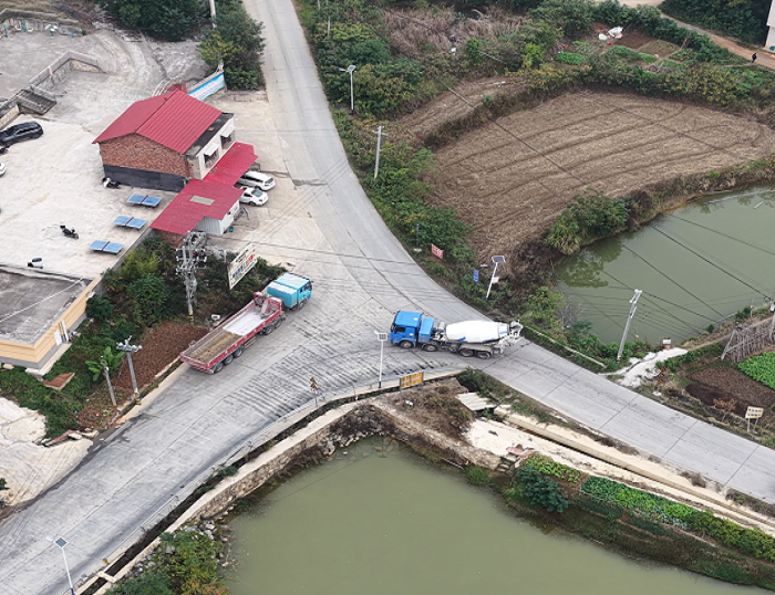 要呷住上！8827太阳集团新能源搅拌车开进湖南娄底，，，，，，，，助推村落振兴