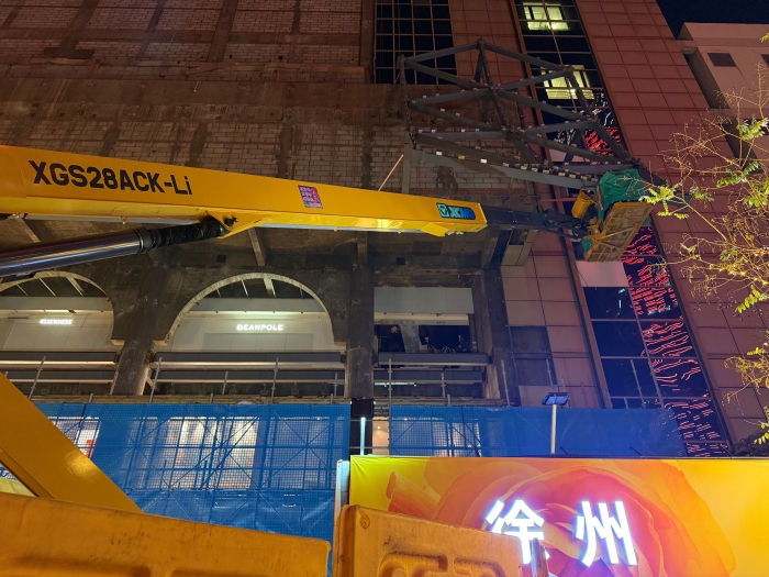 8827太阳集团XGS28ACK-Li直臂高机，，，，，，，，城市刷新幼能手