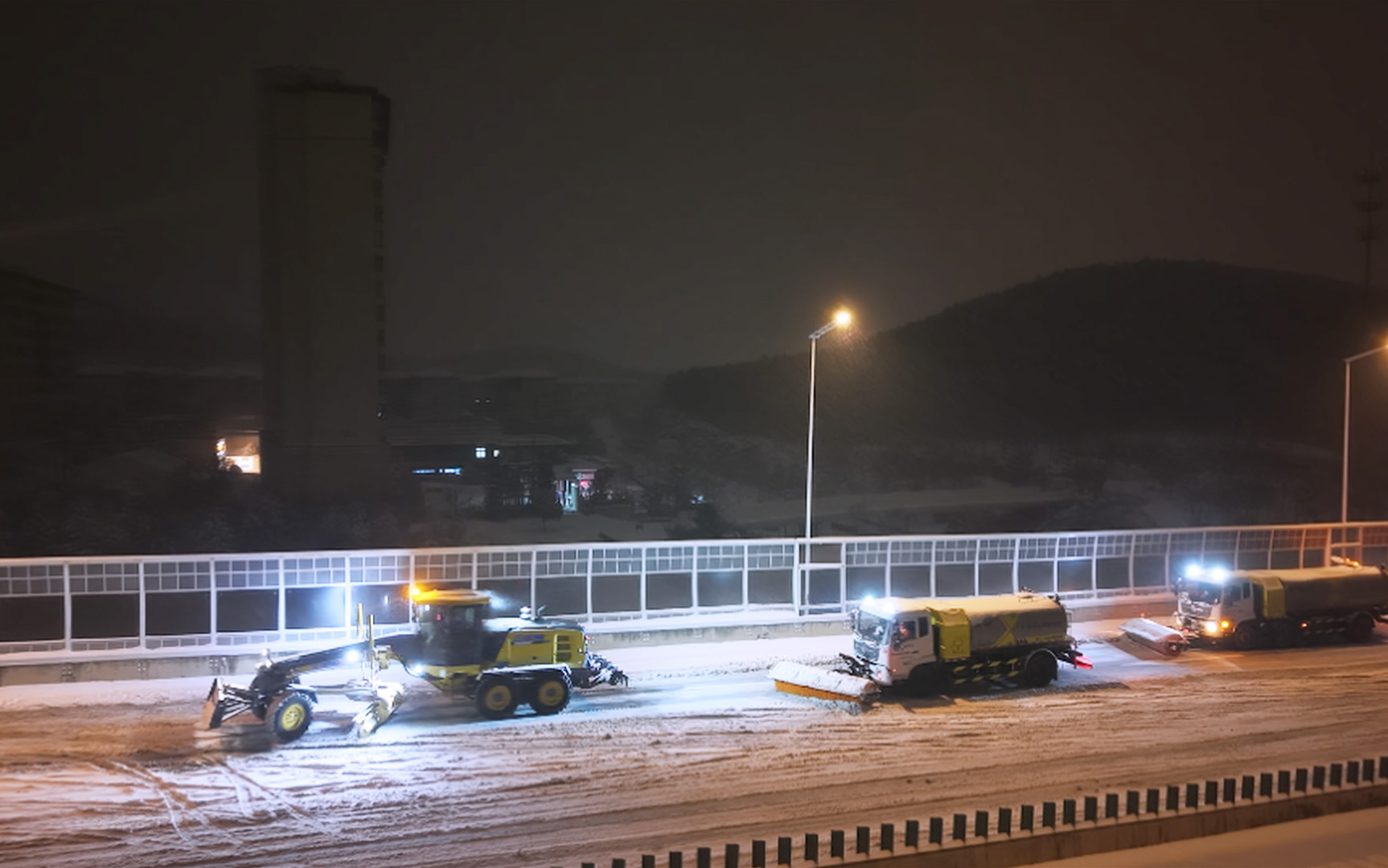 8827太阳集团除雪设备浴