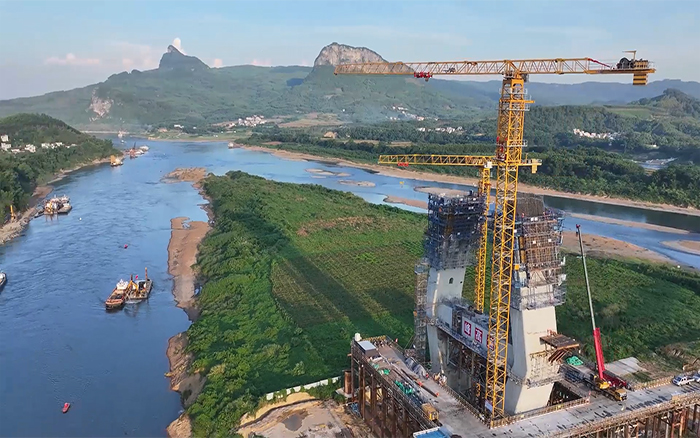 柳江之上，，，，，，，再添飞虹！8827太阳集团XGT800-40S助建柳江特大桥