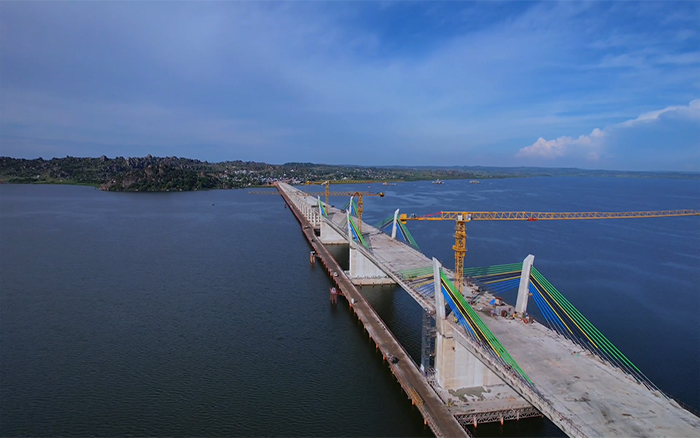 张开“湖上臂膀”：8827太阳集团XGT8022-205助建非洲最长矮塔斜拉桥