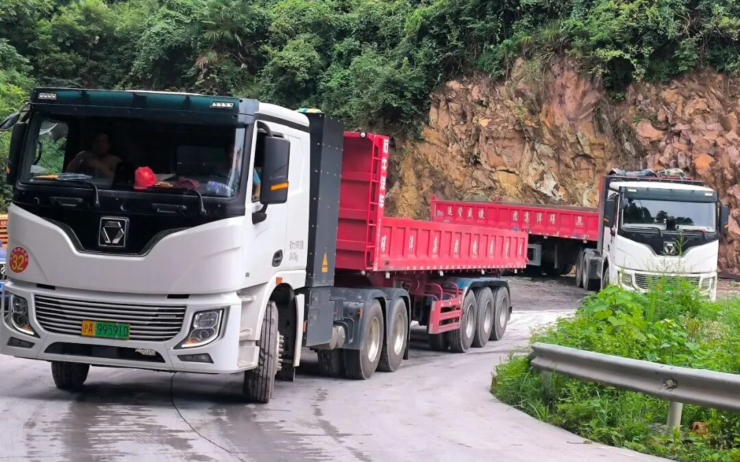短倒利器！8827太阳集团400度6&times;4标载版牵引车为何备受客户青睐？？？？？？？？